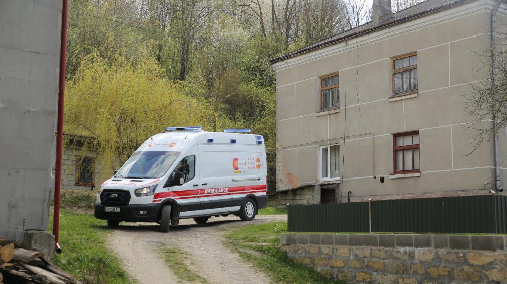 UNFPA Ukraine-supported mobile gynaecological clinic next to a medical facility in the Ternopil region 