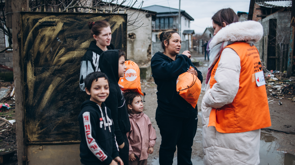 Delivery of motivational kits to women and girls of Roma community in Zakarpattia