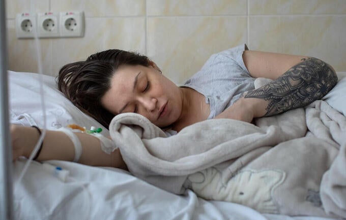 Anastasia rests in a maternity ward hospital with her newborn son, Jan, on April 28, 2022 in Chisinau, Moldova. © UNFPA/Siegfrie