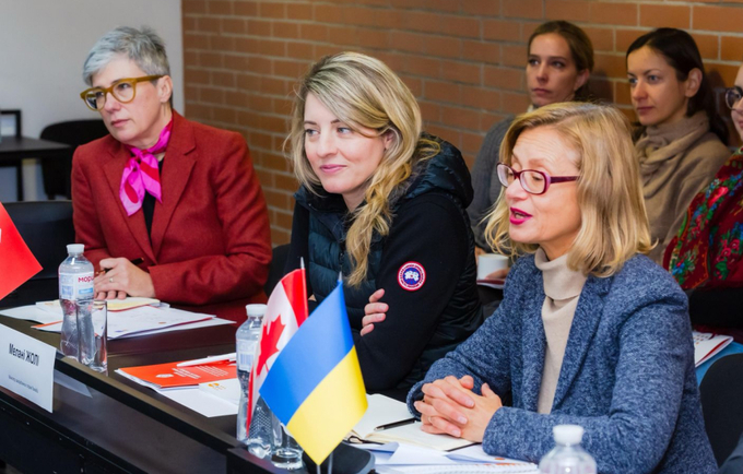 Minister of Foreign Affairs of Canada Melanie Joly meets with representatives of specialised services supported by UNFPA in Cher