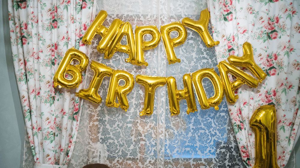 At a poignant birthday party, mothers join the obstetrician who delivered their babies amid war.© UNFPA Ukraine/Serhii Korovayny