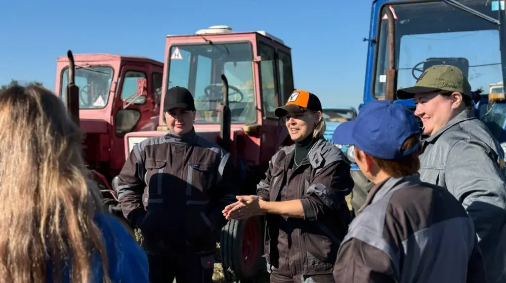  “У цих умовах ми самі стаємо опорою одне для одної, підставляючи своє плече та беручи на себе ті ролі, які раніше були не типовими для жінок”