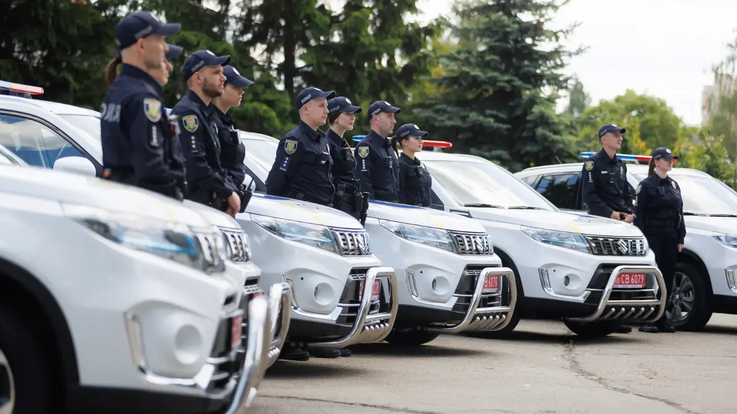 Шість автомобілів від уряду Франції посилили реагування Національної поліції  на випадки домашнього насильства 