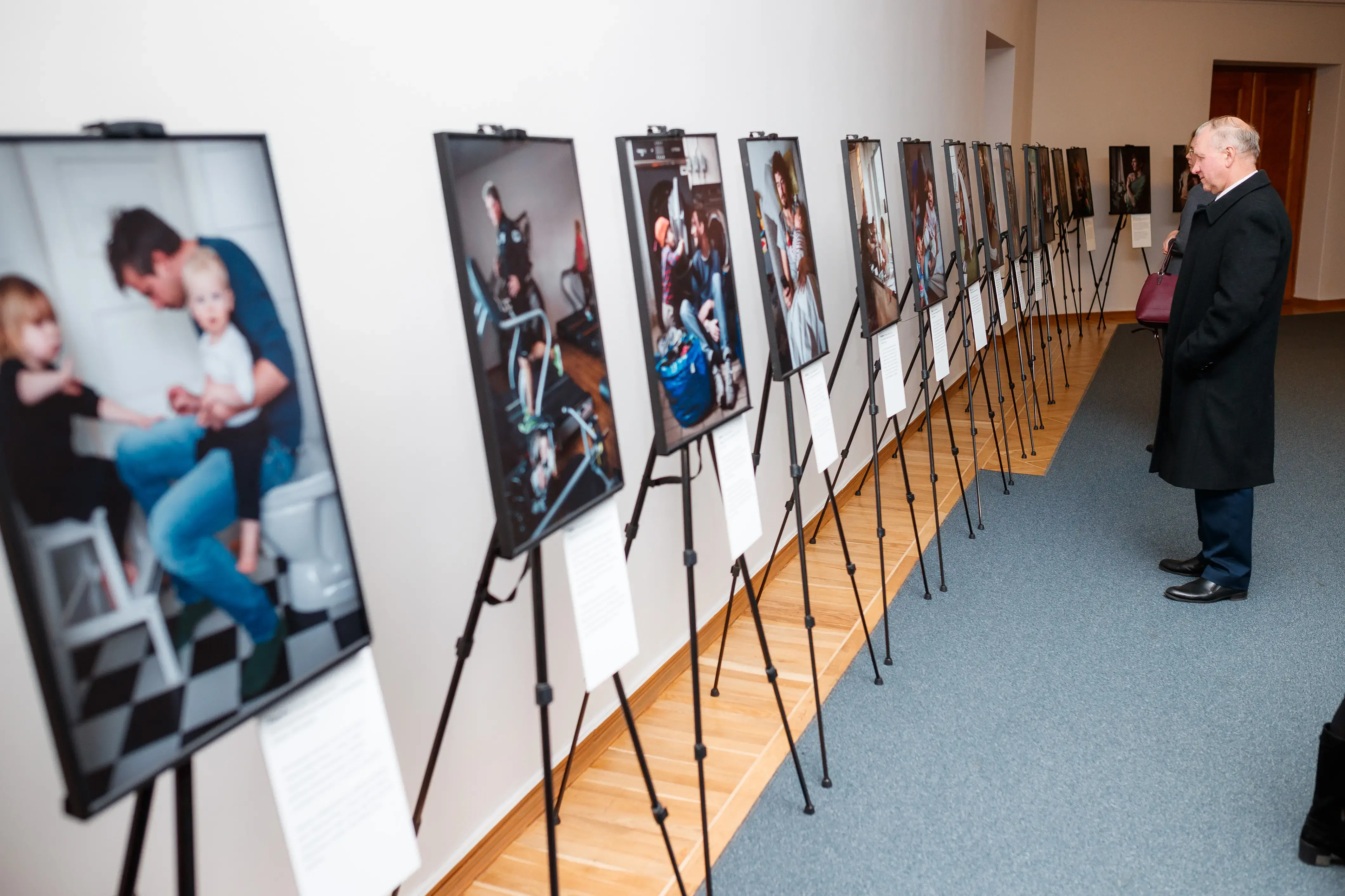 “Swedish Dads” at the Cabinet of Ministers of Ukraine: the world-famous exhibition on responsible fatherhood is opened