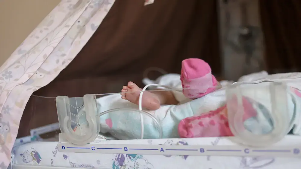 "When there is nothing at hand, the umbilical cord can be tied with shoelaces ..." The story of the girl who helped deliver a newborn in a Mariupol shelter